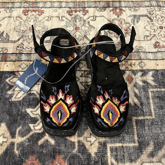 NWT Farm Rio Black Embroidered Closed Toe Platform Sandals Shoes Size US 9 EU 40 - Picture 1 of 10